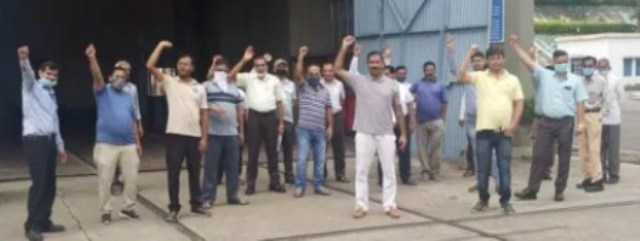 हरिद्वारः बिजली कर्मचारियों ने दिखाए तल्ख तेवर