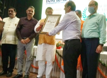 मुख्यमंत्री ने किया प्रोफेसर गुलशन कुमार ढींगरा को टीचर ऑफ द ईयर 2021 से सम्मानित