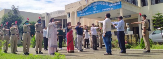 वीएसकेसी डाकपत्थर में हिमालय दिवस पर महाविद्यालय द्वारा ली गई शपथ