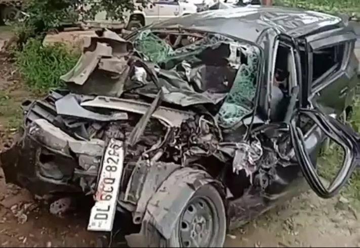 हरिद्वार से मुंडन संस्कार करा कर घर लौट रहे परिवार की कार को ट्रक ने उड़ाया: 2 बच्चों समेत 5 की मौत
