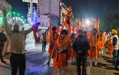 भोला शर्मा के नेतृत्व में शिव मूर्ति चौक पर नगर कीर्तन का किया भव्य स्वागत