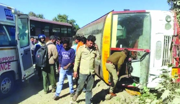 हरिद्वार आ रही नजीबाबाद डिपो की बस पलटी