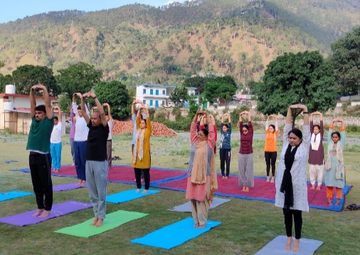 रा० महाविद्यालय चिन्यालीसौड़ में हुआ 8वें अंतरराष्ट्रीय योग दिवस के अवसर पर योग सत्र का आयोजन