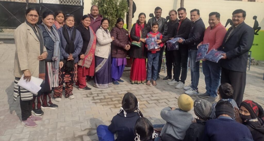 सराहनीय: शहर व्यापार मंडल ज्वालापुर ने रा० उच्च प्राथमिक विद्यालय में जरूरतमंद बच्चों को वितरित किये स्वेटर
