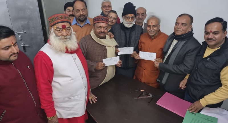 हरिद्वार: गंगा सभा चुनाव आयोग के समक्ष तीनों खेमो के प्रत्याशियों ने अपना अपना नामांकन पत्र पर्चा भरकर किया दाखिल