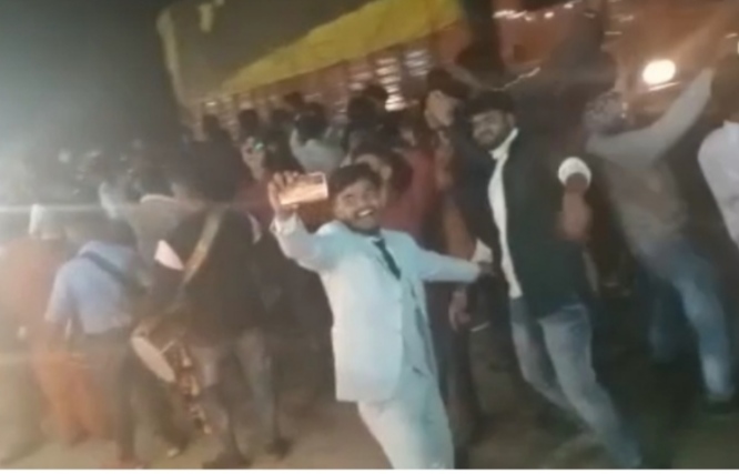 हरिद्वार से बड़ी खबरः नाच रहे बारातियों को बेकाबू कार ने कुचला, दो दर्जन से अधिक घायल, देखें वीडियो
