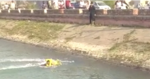 हरिद्वार: नहर में कूदी युवती की जल पुलिस के जवानों ने बचाई जान, देखें विडियो…