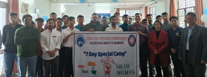 डी०बी०एस० महाविद्यालय के एनएसएस शिविर के दूसरे दिन स्वयंसेवियों ने किया श्रमदान