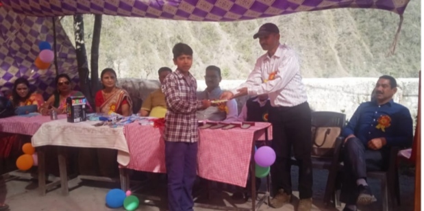 प्राथमिक विद्यालय शिवपुरी व विद्यालय बडल के द्वारा वार्षिकोत्सव समारोह का आयोजन