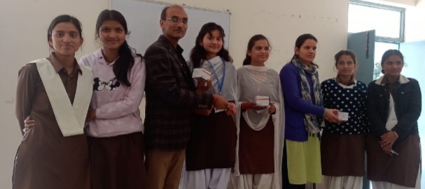 महाविद्यालय चिन्यालीसौड़ में राष्ट्रीय कृमि मुक्ति दिवस में किया एल्बेंडाजोल दवा का वितरण