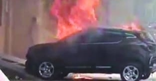 हरिद्वार: कनखल थाना क्षेत्र में एक होटल के बाहर खड़ी कार में लगी आग, देखें वीडियो