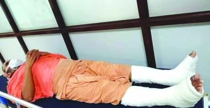 निन्दनीय: स्वामी गोविन्दानंद सरस्वती पर प्राणघातक हमला, गंभीर रूप से घायल