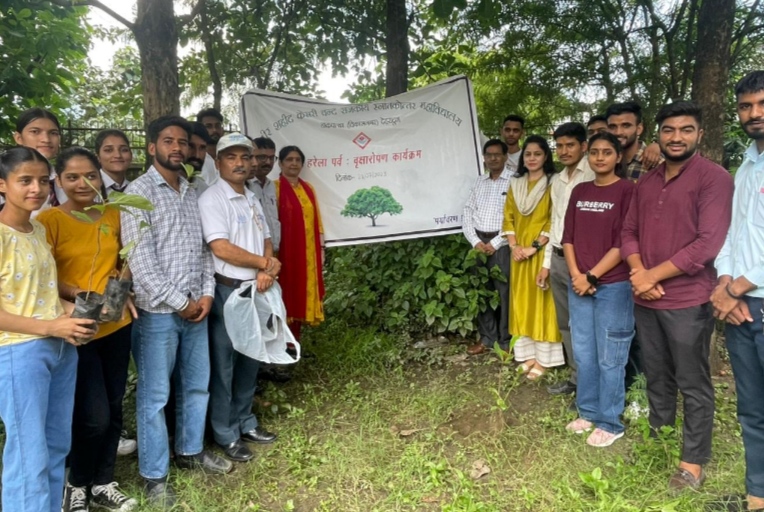 डाकपत्थर महाविद्यालय में हरेला पखवाड़ा के अंतर्गत आयोजित किया गया वृक्षारोपण कार्यक्रम