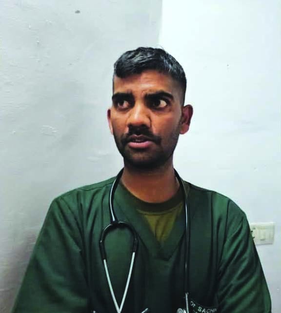 ऋषिकेश एम्स अस्पताल में फर्जी डॉक्टर बनकर घूम रहे शख्स को पुलिस ने किया गिरफ्तार