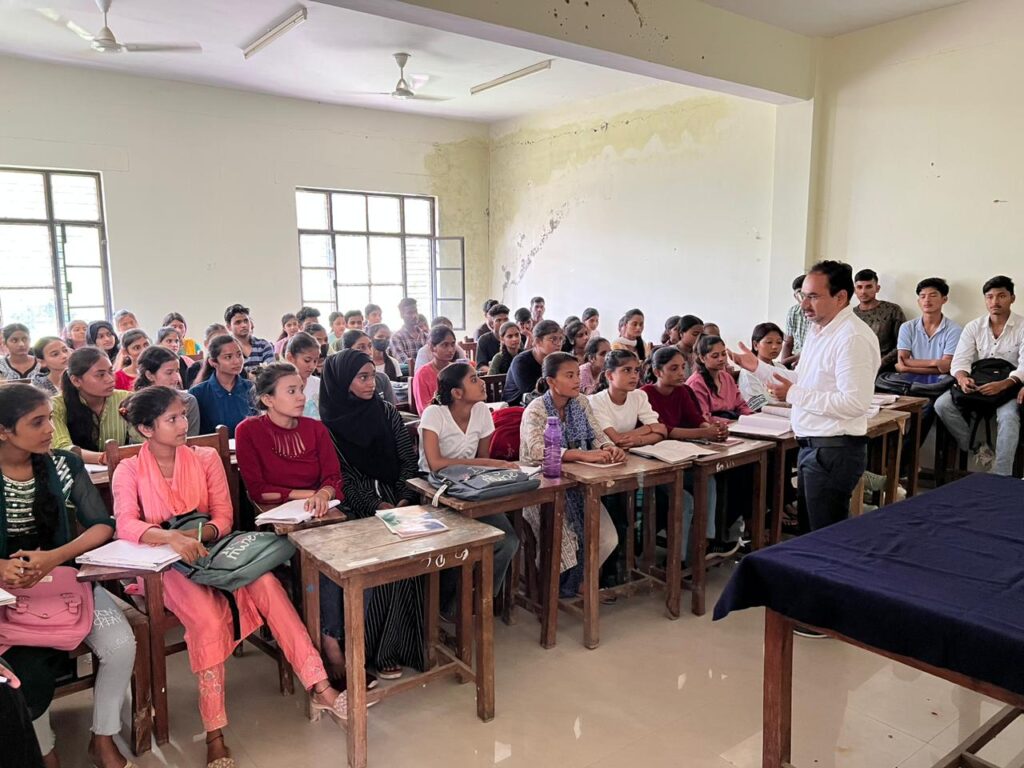 इतिहास विभाग में “पुरातत्व और कालनिर्धारण” पर वर्क शॉप का आयोजन