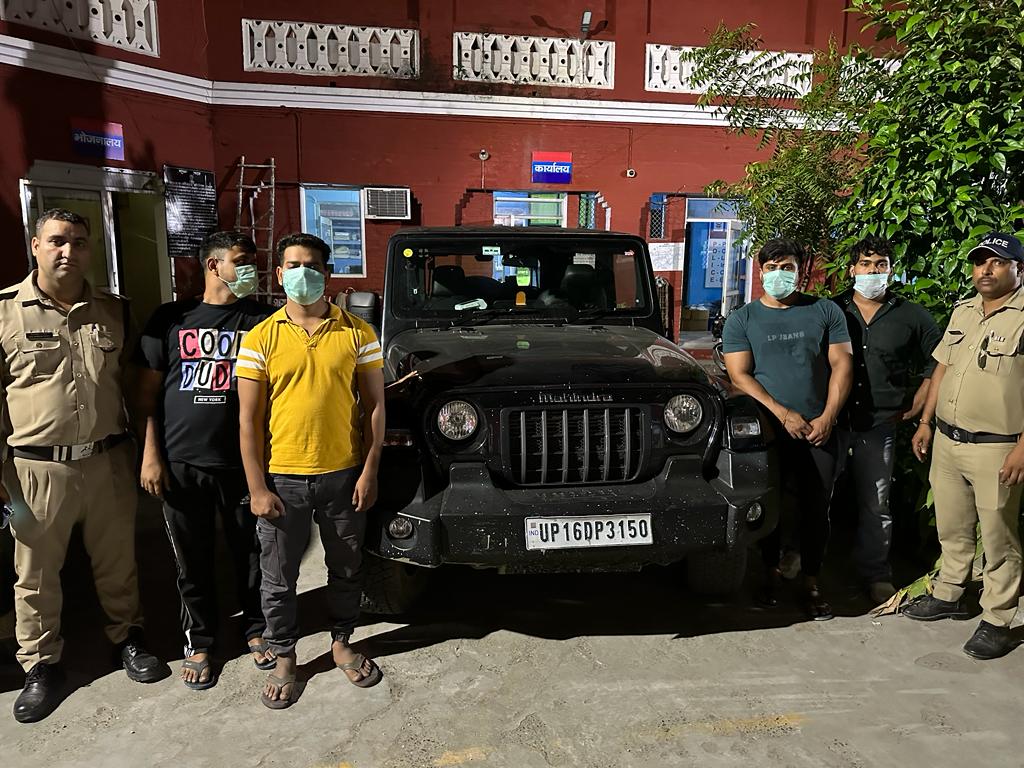हरिद्वार: शराब पीकर महिंद्रा थार की सवारी पड़ी भारी, नशे में धुत चालक सहित 04 युवकों का काटा चालान