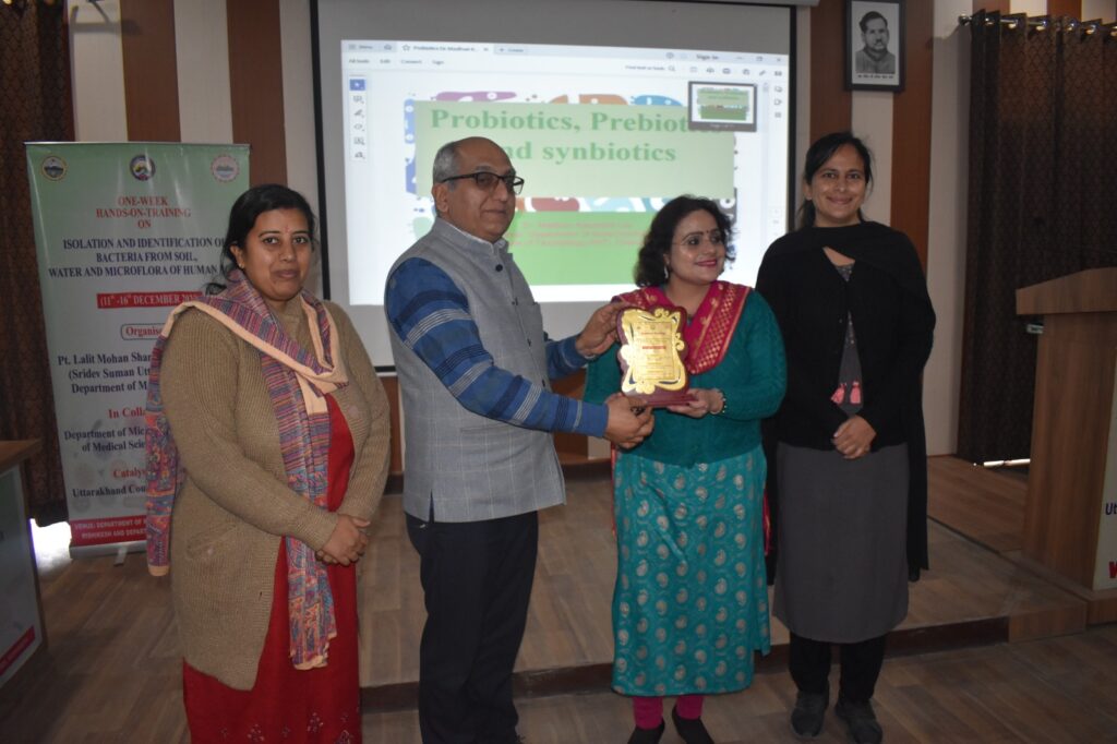 पीएलएमएस महाविद्यालय: कार्यशाला के तीसरे दिन आंतों में रहने वाले जीवाणु की कार्य प्रणाली पर हुआ व्याख्यान