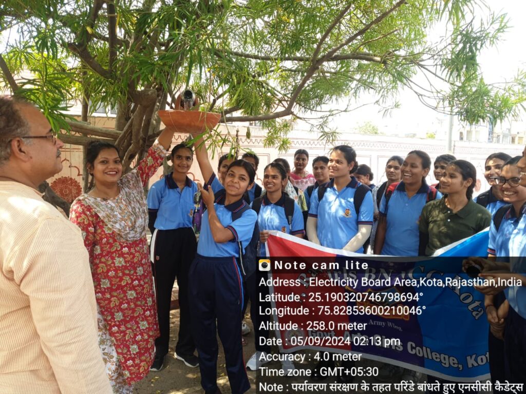 कला कन्या महाविद्यालय, कोटा की एनसीसी आर्मी विंग के कैडेट्स ने पक्षियों के लिए बांधे परिंडे