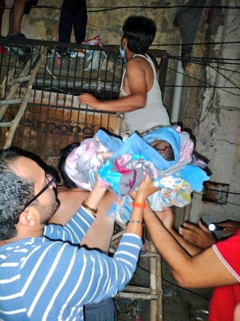 दिल्ली के बेबी केयर अस्पताल में भीषण आग लगने से सात बच्चों की मौत