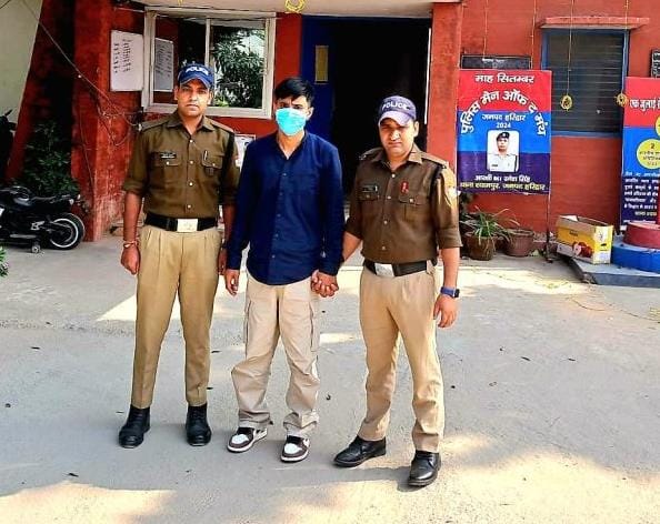 चार सालों से फरार चल रहे 10 हजार के ईनामी को हरिद्वार पुलिस ने दिल्ली एअरपोर्ट से किया गिरफ्तार