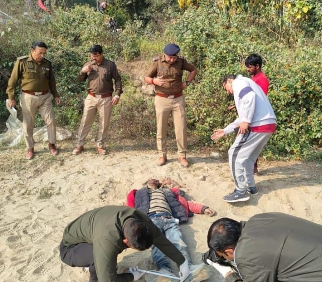 हरिद्वार: श्यामपुर थाना क्षेत्र स्थित सूखी नदी में युवक की लाश मिलने से हड़कंप, हत्या की आशंका