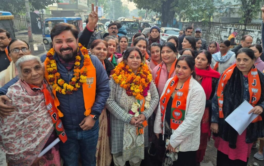 भाजपा की मेयर प्रत्याशी किरण जैसल ने ज्वालापुर में विभिन्न वार्डों में किया धुआंधार जनसंपर्क