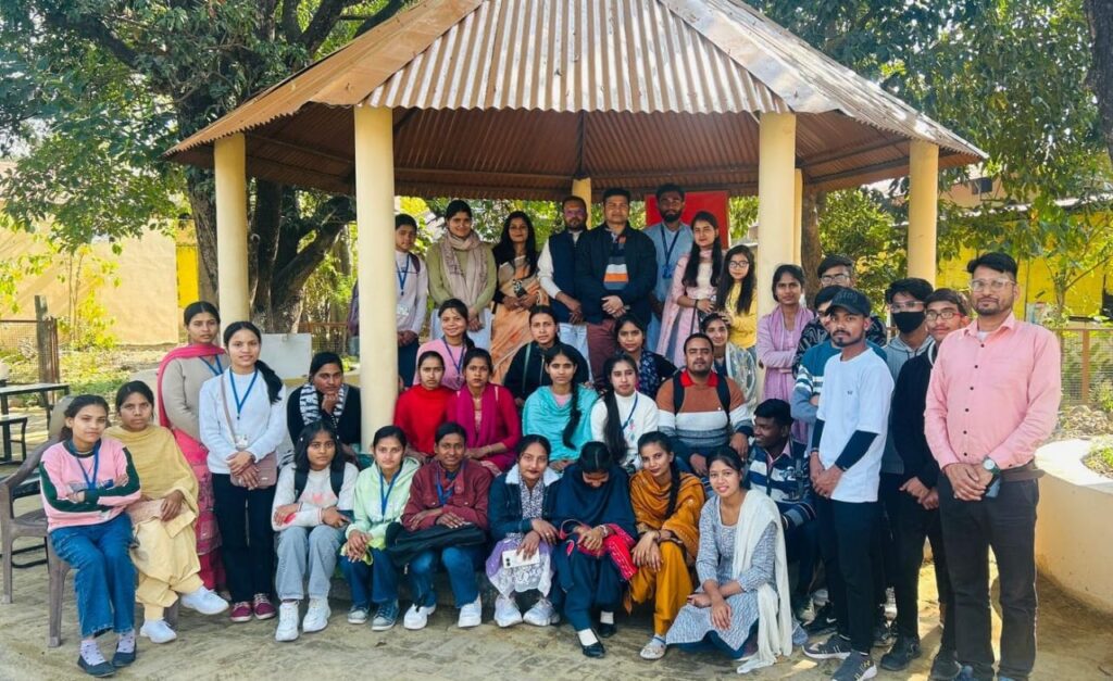 राजकीय मॉडल महाविद्यालय मीठीबेरी के छात्र छात्राओं ने देव संस्कृति विश्वविद्यालय एवं शांतिकुंज का किया शैक्षणिक भ्रमण