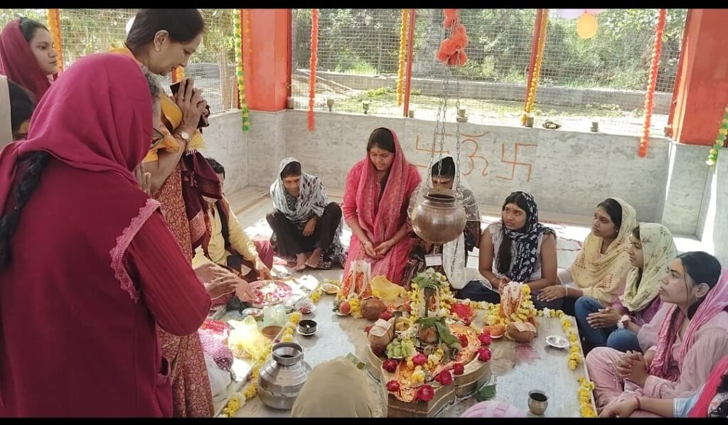 कोटा: राजकीय कला कन्या महाविद्यालय मे स्थापित शिव मन्दिर मे महाशिवरात्रि के उपलक्ष मे कार्यक्रम आयोजित