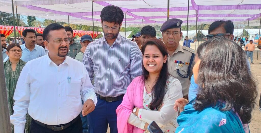 हरिद्वार: जिलाधिकारी कर्मेन्द्र सिंह ने ऋषिकुल मैदान पर ‘‘जन सेवा थीम‘‘ की तैयारियों का लिया जायजा