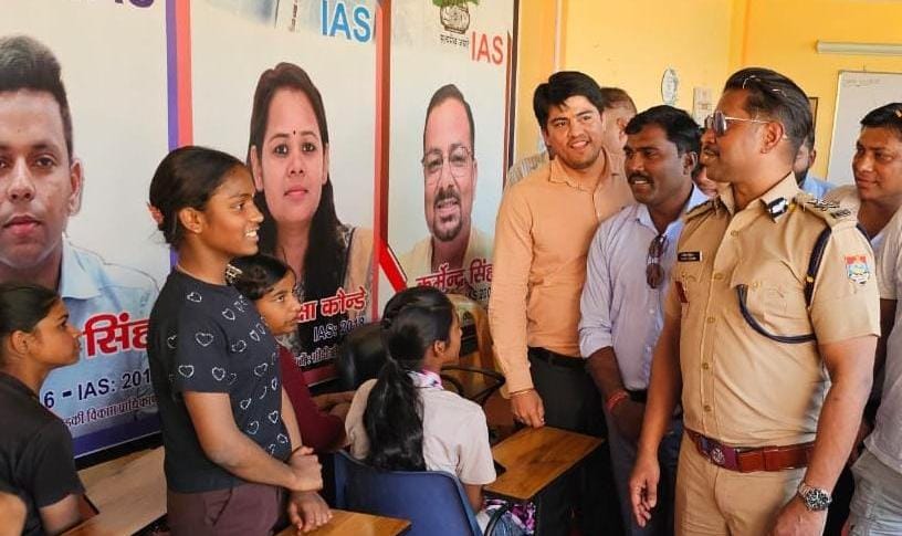 हरिद्वार: आईजी गढ़वाल राजीव स्वरूप ने सत्यम पाठशाला में किया बच्चों से संवाद