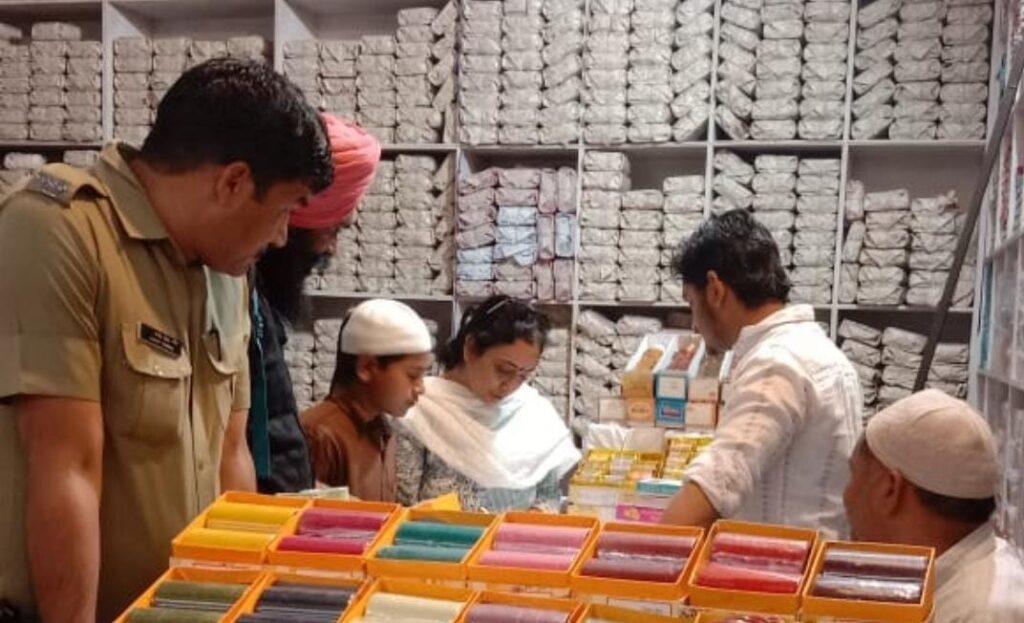 हरिद्वार: श्रम विभाग ने दुकानों पर काम करते दो नाबालिक पकड़े, दुकानदारों के खिलाफ कार्रवाई