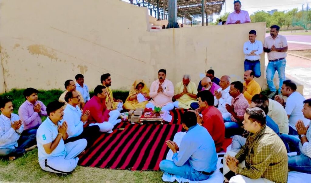कोटा: विराट हिंदू धर्मसभा स्थल श्रीनाथपुरम स्टेडियन में भूमि पूजन हुआ 