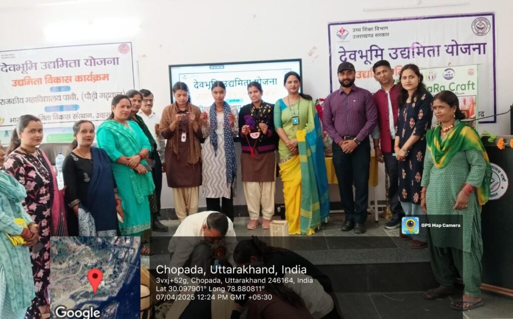 राजकीय महाविद्यालय पाबौ में 12 दिवसीय उद्यमिता विकास कार्यक्रम के 9वें दिन छात्र -छत्राओं नेे बांस क्राफ्ट सीखा