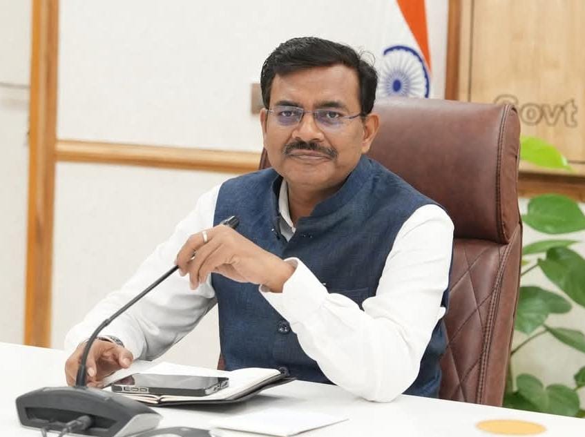 कार्यरत दैनिक वेतन, आउटसोर्सिंग कर्मचारियों की सेवाओं पर नहीं पड़ेगा कोई असर – मुख्यसचिव