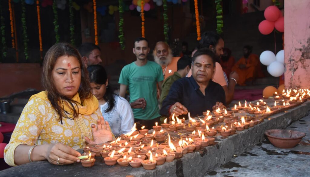 हरिद्वार: कैबिनेट मंत्री रेखा आर्या ने ऑपरेशन सिंदूर की कामयाबी के लिए गंगा पूजा की