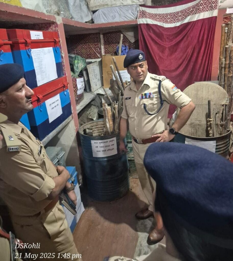 हरिद्वार: देहात क्षेत्र पहुंचे एसएसपी डोबाल द्वारा किया गया थाना पथरी का वार्षिक निरीक्षण