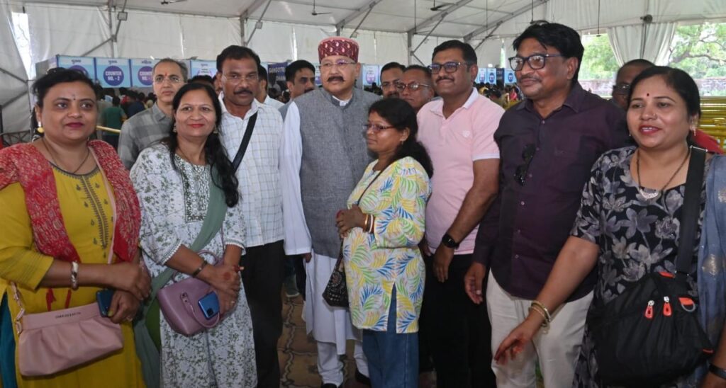 हरिद्वार: सतपाल महाराज ने ऋषिकुल मैदान पहुॅचकर चारधाम यात्रा पंजीकरण केन्द्र का किया निरीक्षण