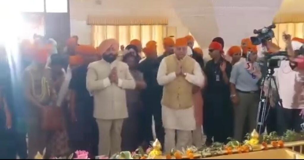 मुख्यमंत्री व राज्यपाल ने हरी झंडी दिखा, हेमकुंड साहिब यात्रा का किया शुभारंभ