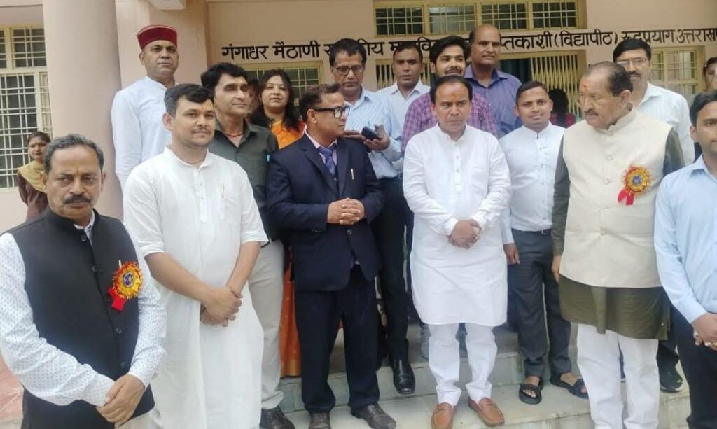 गढ़वाल भ्रमण के दौरान माननीय उच्च शिक्षा मंत्री से मिला अस्थायी प्राध्यापकों का प्रतिनिधिमण्डल