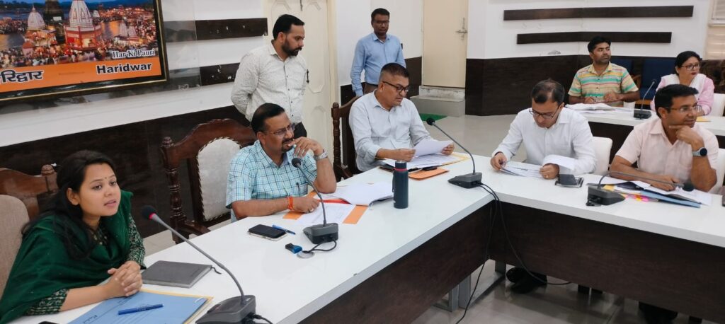 कलेक्ट्रेट सभागार में जिलाधिकारी कर्मेन्द्र सिंह की अध्यक्षता में हुआ यूसीसी की समीक्षा बैठक का आयोजन