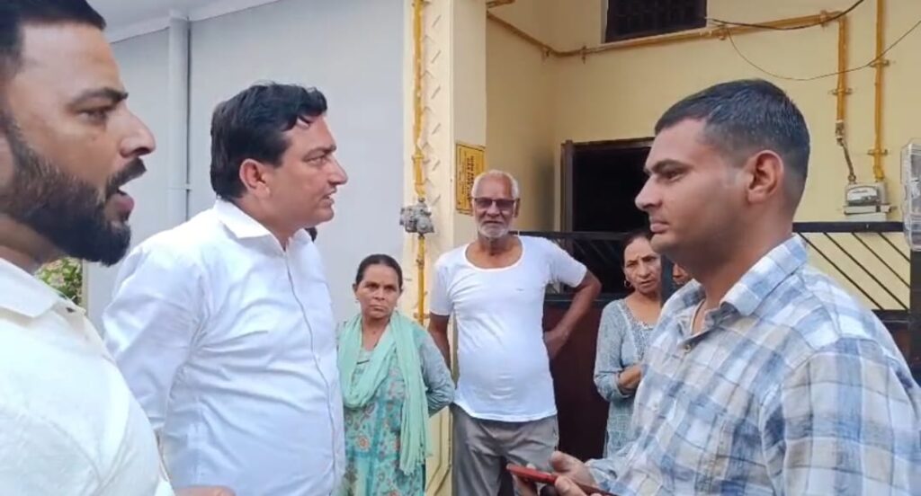 ऋषिकुल की विकास कॉलोनी में बिना अनुमति के लगाए जा रहे स्मार्ट मीटरों पर कांग्रेस ने जताई आपत्ति