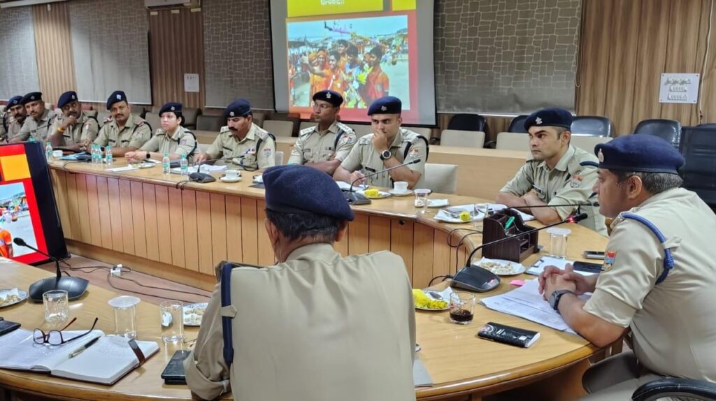 कांवड़ यात्रा की तैयारियों को लेकर एसएसपी प्रमेन्द्र सिंह डोबाल की अध्यक्षता में सीसीआर भवन में मीटिंग आयोजित