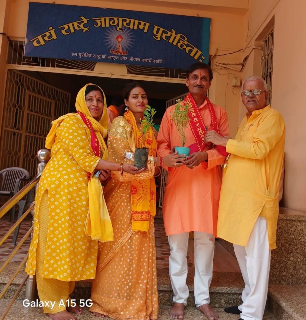 संगीत साहित्य अध्यात्म पर्यावरण प्रेमी देवेंद्र सक्सेना विभिन्न कार्यक्रमों में सम्मानित