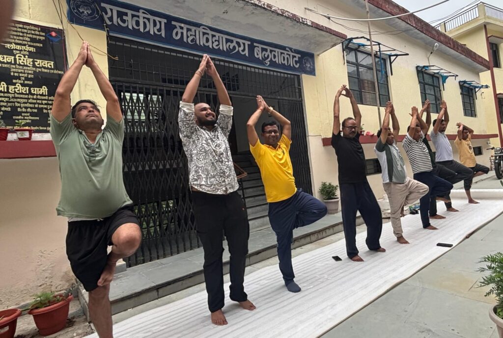 महाविद्यालय बलुवाकोट में योग दिवस के अवसर पर हुआ योगा सत्र का आयोजन