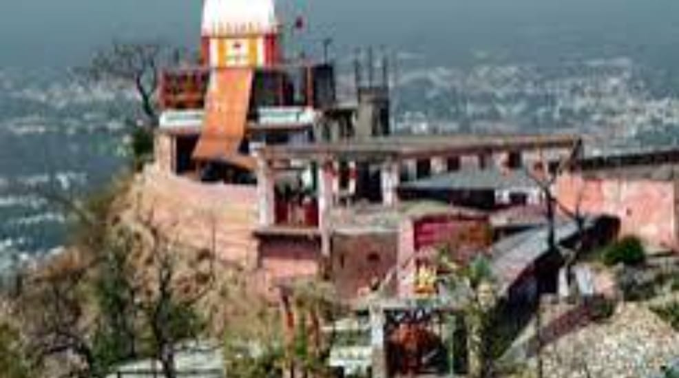 हाईकोर्ट ने जेल में बंद महंत रोहित गिरी पक्ष के लोगों के चंडी देवी मंदिर में प्रवेश पर लगाई रोक