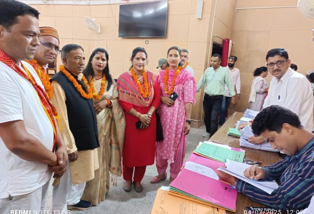 गजा: सैकड़ो समर्थकों के साथ ताजबीर सिंह खाती ने किया जिला पंचायत सदस्य हेतु नामांकन