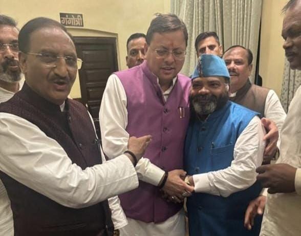 मुख्यमंत्री धामी ने दलित नेता मनोज गौतम से भेंट वार्ता कर बढ़ाया उनका उत्साह