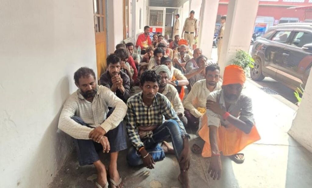 हरिद्वार: माहौल ख़राब कर रहे  57 भिक्षुकों के विरुद्ध ऑपरेशन लगाम के तहत पुलिस ने कि कार्रवाई