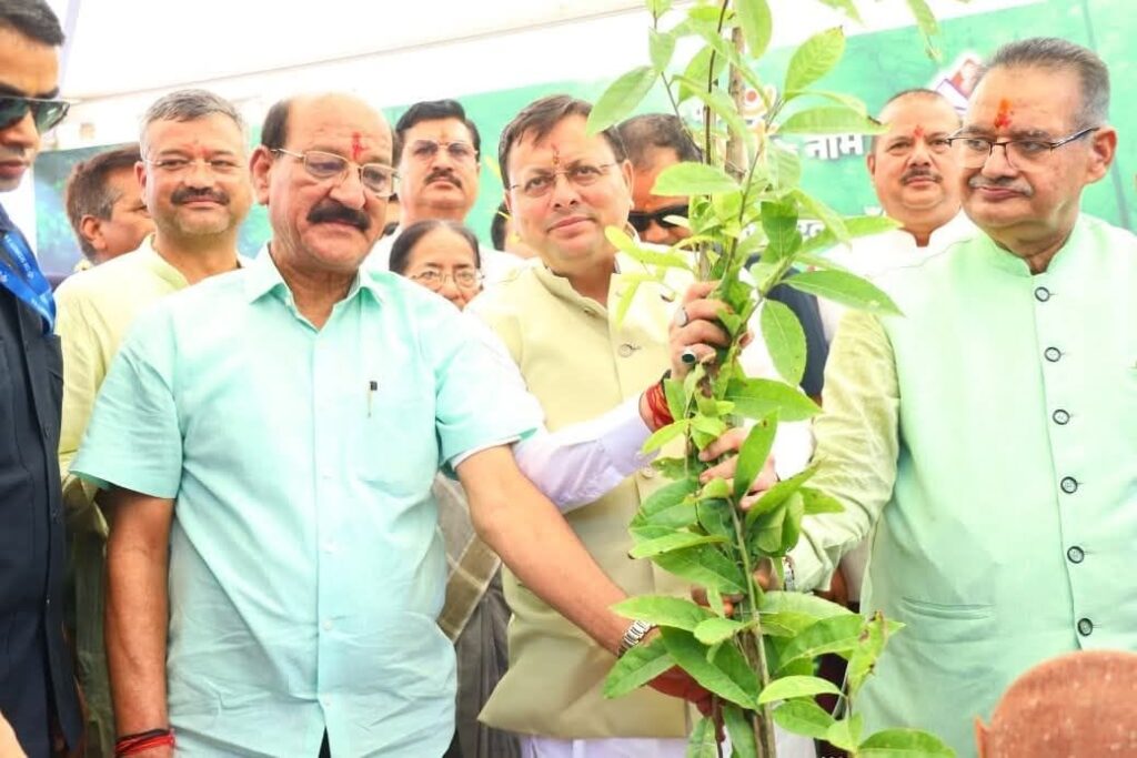 सीएम धामी ने “हरेला का त्योहार मनाओ, धरती माँ का ऋण चुकाओ” थीम के अन्तर्गत पौधारोपण कार्यक्रम में रोपा रुद्राक्ष का पौधा