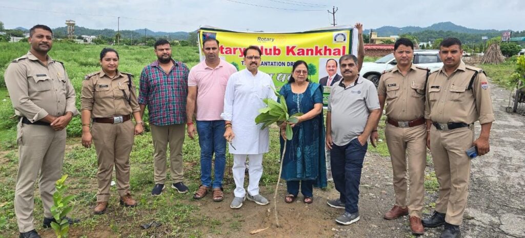 वरिष्ठ भाजपा नेता डा.विशाल गर्ग ने सिडकुल चौकी परिसर में किया पौधारोपण